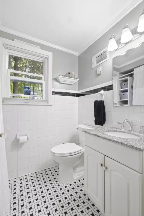 Bath - 10 Gedney St, Augusta, ME 04330 photo 1 of 2
