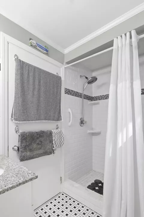 Bath - 10 Gedney St, Augusta, ME 04330 photo 2 of 2