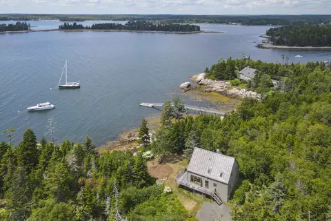 29 Southern Ave, Spruce Head, ME 04859