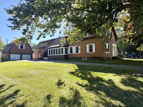 Exterior - 28 Baker St, Clinton, ME 04927 photo 2 of 7