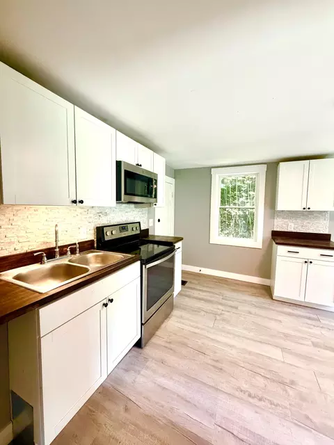 Kitchen - 16 Derusha Ln, Brewer, ME 04412 photo 2 of 2