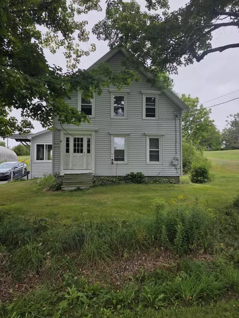 69 School St, Stockton Springs, ME 04981