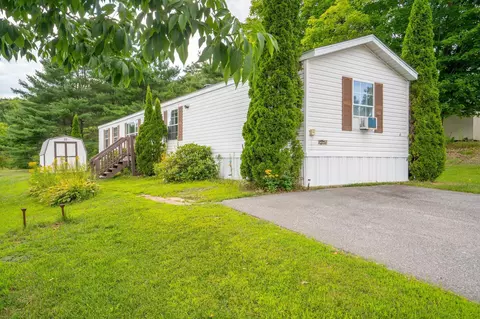 47 Autumn Ln, Lewiston, ME 04240