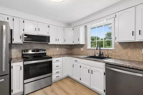 Kitchen - 10 Newton Dr, Gorham, ME 04038 photo 2 of 2