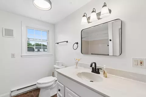 Bath - 10 Newton Dr, Gorham, ME 04038 photo 1 of 3