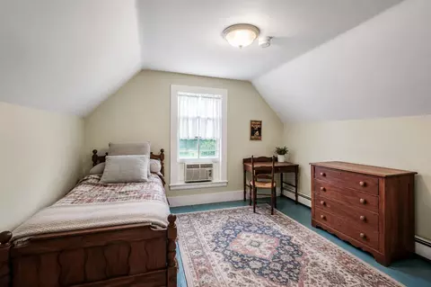 Bedroom - 8-10 South St, Freeport, ME 04032 photo 2 of 3