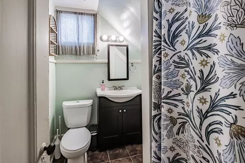 Bath - 8-10 South St, Freeport, ME 04032 photo 1 of 1