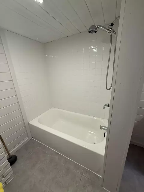 Bath - 40 Hams Hill Dr, Casco, ME 04015 photo 1 of 2