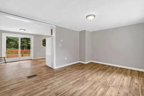 Living - 40 Pine Ridge Rd, Cushing, ME 04563 photo 5 of 7