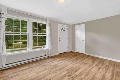 Living - 40 Pine Ridge Rd, Cushing, ME 04563 photo 4 of 7