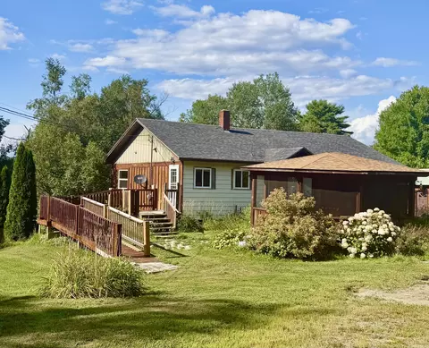 195 Estes Ave, Palmyra, ME 04965