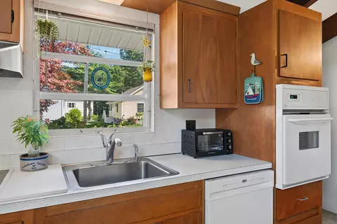 Kitchen - 31 Moorview Ave, Ogunquit, ME 03907 photo 3 of 3