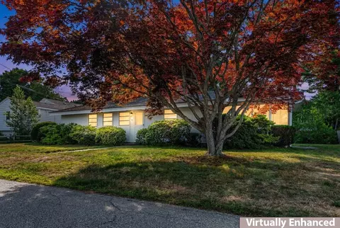 31 Moorview Ave, Ogunquit, ME 03907