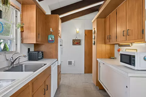 Kitchen - 31 Moorview Ave, Ogunquit, ME 03907 photo 2 of 3