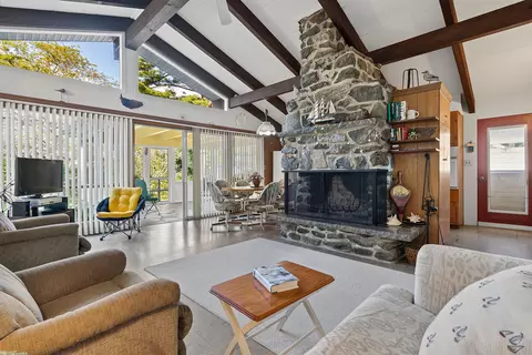 Living - 31 Moorview Ave, Ogunquit, ME 03907 photo 1 of 5