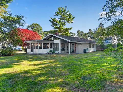 Exterior - 31 Moorview Ave, Ogunquit, ME 03907 photo 8 of 12