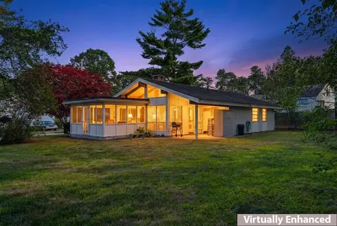 Exterior - 31 Moorview Ave, Ogunquit, ME 03907 photo 1 of 12