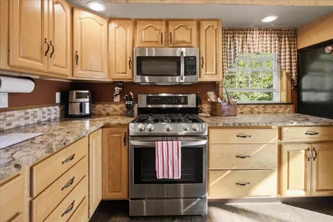 Kitchen - 76 Daggett Dr, Raymond, ME 04071 photo 3 of 8