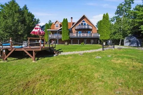 76 Daggett Dr, Raymond, ME 04071