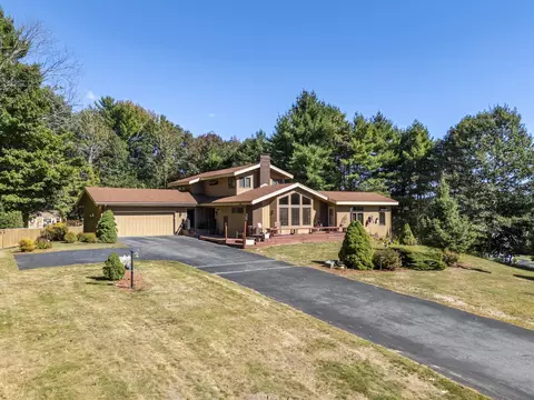 2 Brookfield Rd, Falmouth, ME 04105