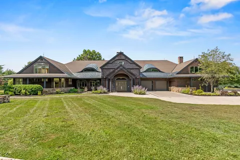 200 Woodville Rd, Falmouth, ME 04105