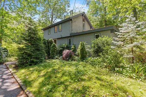 71 Stonybrook Rd, Cape Elizabeth, ME 04107
