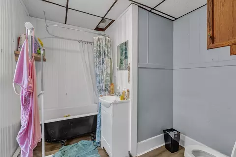Bath - 276 Wilson St, Brewer, ME 04412 photo 1 of 3