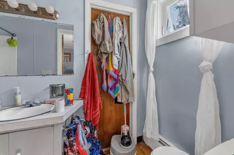 Bath - 276 Wilson St, Brewer, ME 04412 photo 2 of 3