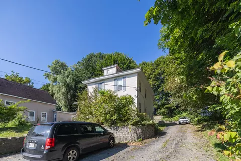 49 Newbury St, Auburn, ME 04210