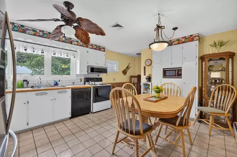 Kitchen - 150 Ossipee Trl E, Standish, ME 04084 photo 2 of 6