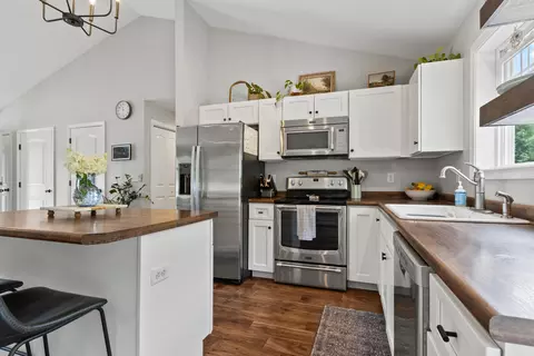 Kitchen - 11 Twoey Dr, Windham, ME 04062 photo 4 of 5