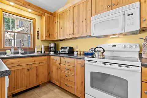 Kitchen - 1 Plover Cir #31, Ogunquit, ME 03907 photo 1 of 3