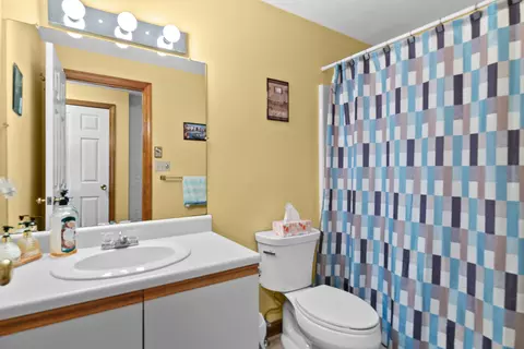 Bath - 1 Plover Cir #31, Ogunquit, ME 03907 photo 1 of 4