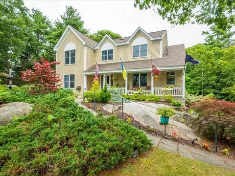 336 Lakeside Dr, Boothbay Harbor, ME 04538