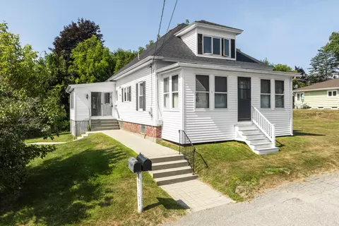 9 Nash St, Lewiston, ME 04240