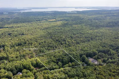 30 Hunt Rd, Belfast, ME 04915