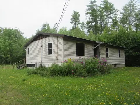 247 River Rd, Detroit, ME 04929