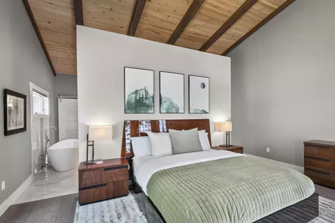 Bedroom - 54 Ocean Ridge Rd, Cushing, ME 04563 photo 2 of 3