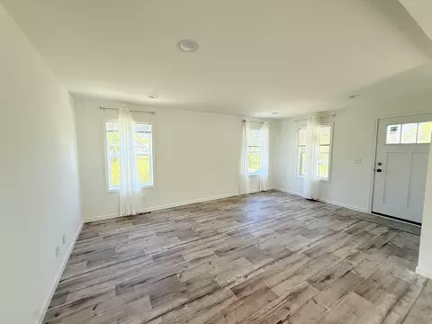Living - 12 Baxter Blvd, Biddeford, ME 04005 photo 1 of 2