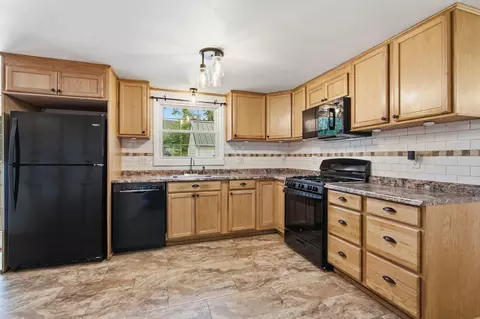 Kitchen - 5 Spruce Ln, Gorham, ME 04038 photo 2 of 2