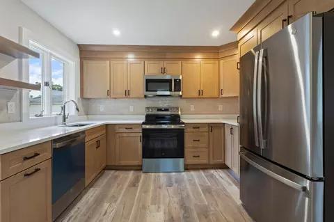 Kitchen - 7 Tower Cir, Bath, ME 04530 photo 2 of 2