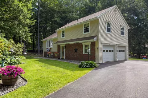59 Country Club Rd, Manchester, ME 04351