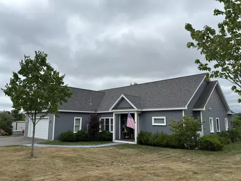 37 Ashley Ter, Rockport, ME 04856