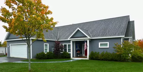 37 Ashley Ter, Rockport, ME 04856