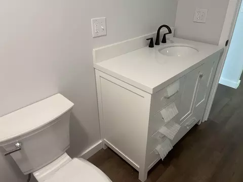 Bath - 286 Leeds Rd, Wayne, ME 04284 photo 3 of 3