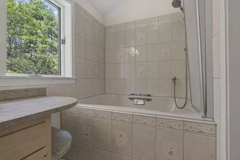 Bath - 63 Robinhood Rd, Georgetown, ME 04548 photo 5 of 6
