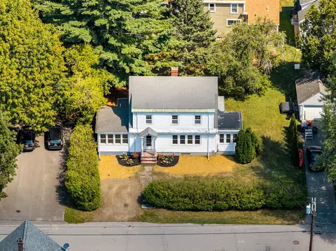 35 Chestnut St, Rockland, ME 04841