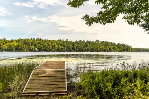 6 Rocky Point Rd, Lincolnville, ME 04849