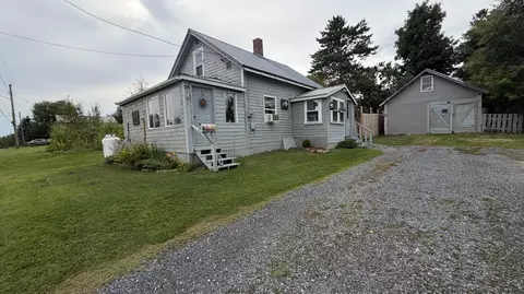 9 Bradley St, Caribou, ME 04736