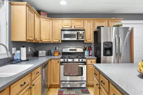 Kitchen - 16 Pheasant Ridge Dr, Windham, ME 04062 photo 3 of 4
